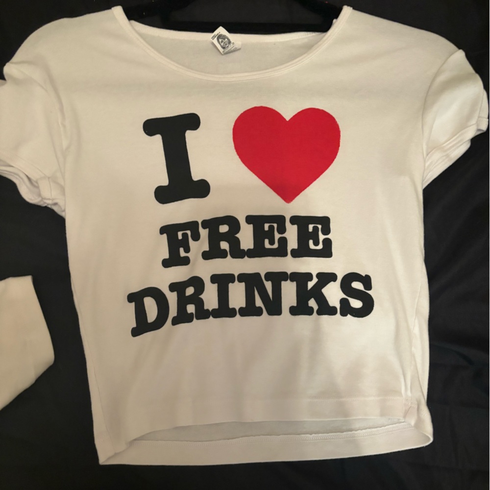 I ❤️ free drinks baby tee